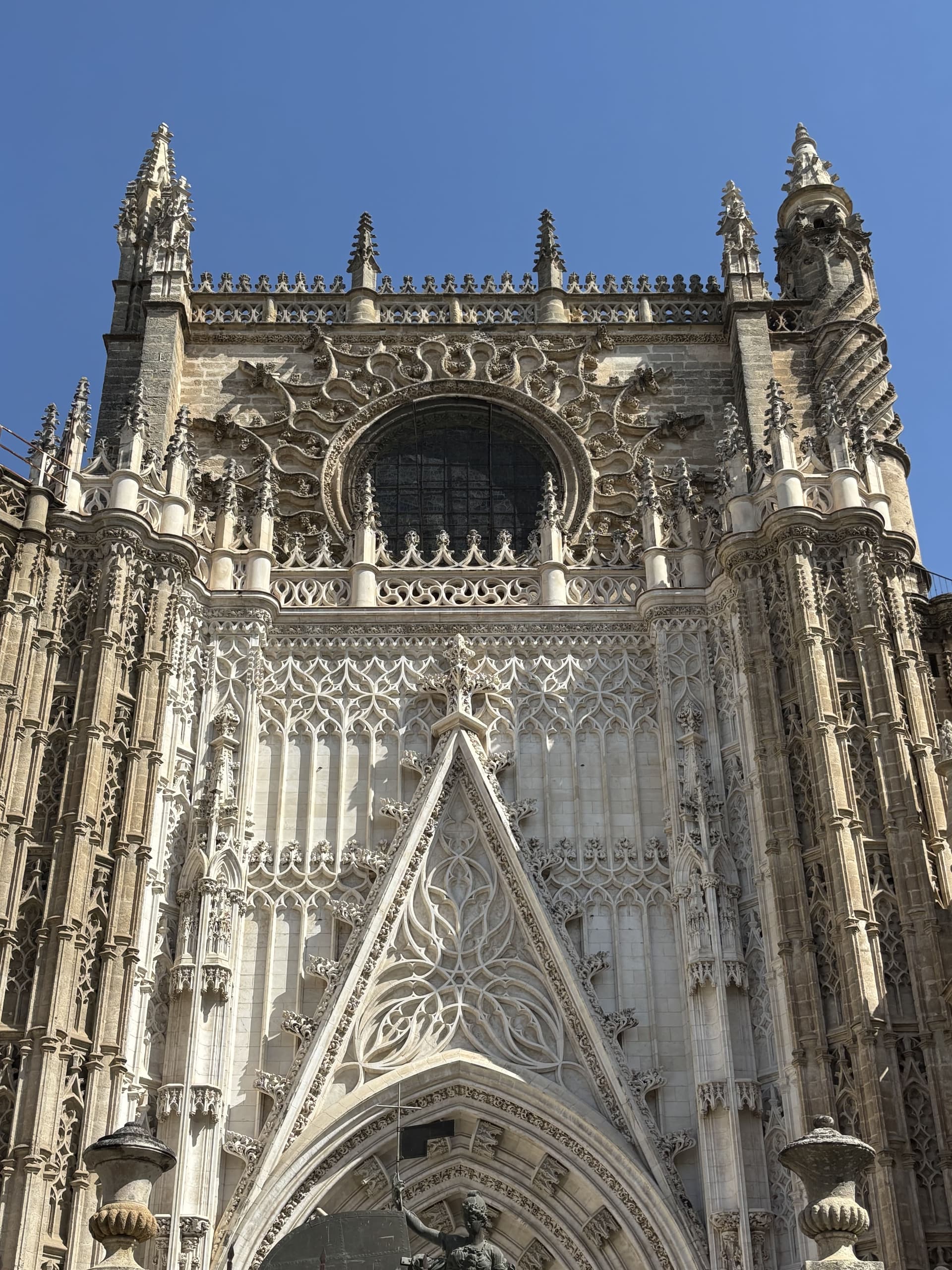 Combined Alcázar, Cathedral and Giralda tour in Seville
