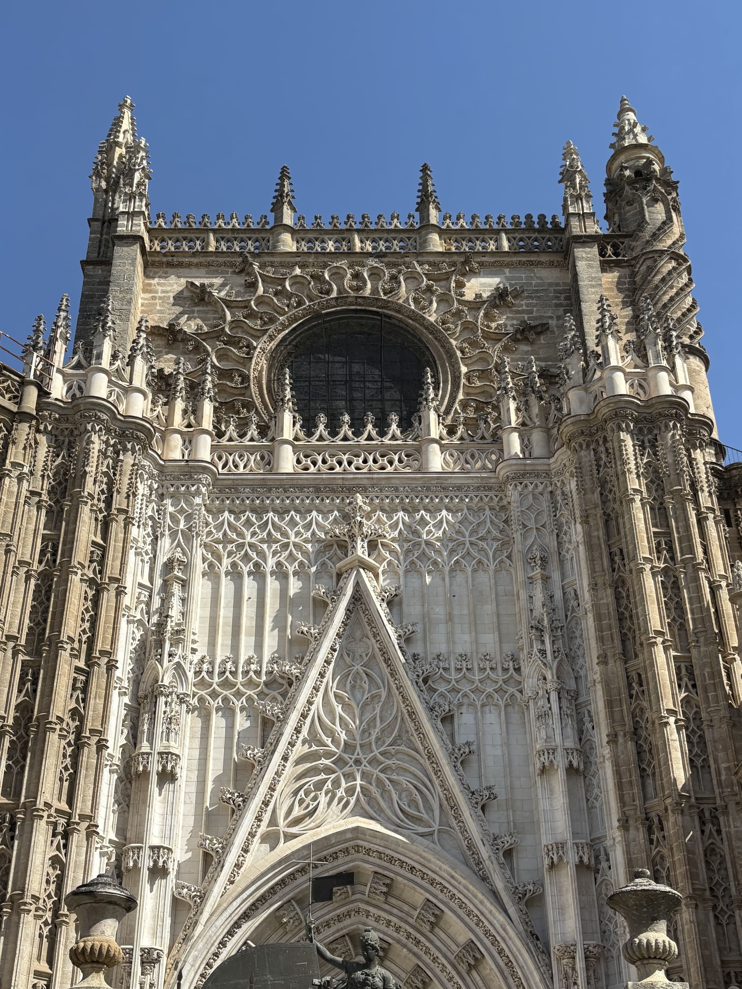 Combined Alcázar, Cathedral and Giralda tour in Seville